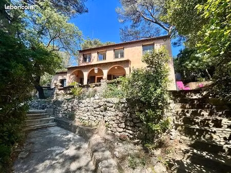 mas 5 pièces 176 m²