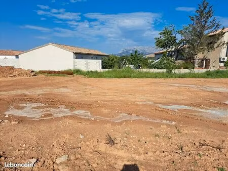 terrain 600 m² pourrieres