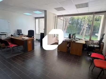 bureau 240 m²