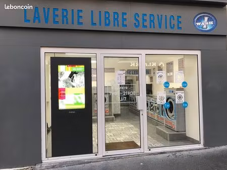 boutique avec arrière boutique. total : 48m2
