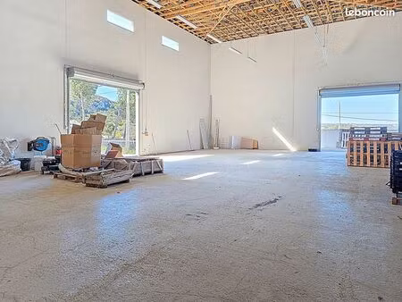 local 360 m² le rove