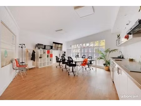 bureau 182 m²