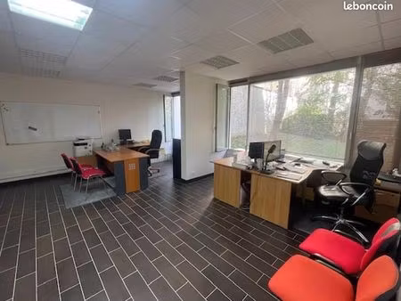 bureau 246 m²