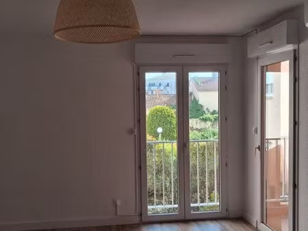 superbe t2 entièrement rénové avec balcon