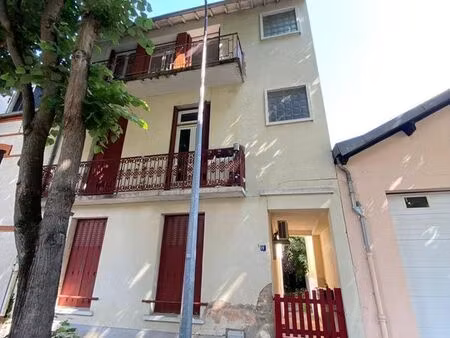 immeuble 8 pièces 179 m²