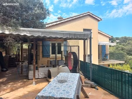 villa:180m2: 2 appartements  1800m de jardin