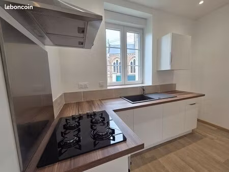 2 pièces rénové 44 m2 dans une maison de village