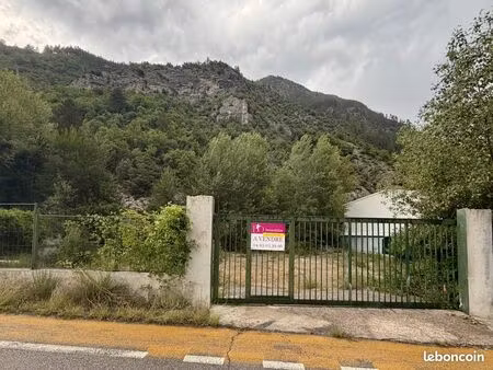 terrain 583 m² entrevaux