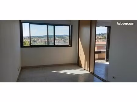 location t2 aix centre