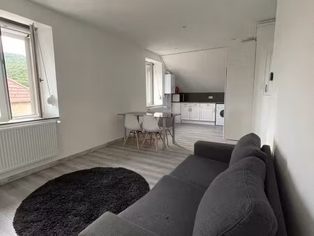 f2 meublé 55 m² – valdoie – calme  parking et cour privative