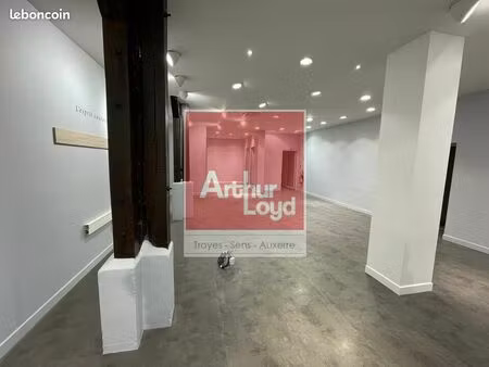 local commercial 290 m² sens
