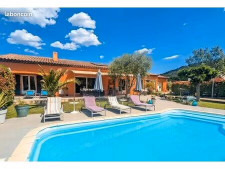 villa 5 pièces 165 m²