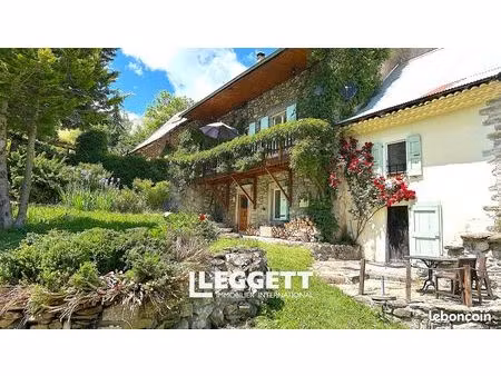 maison 9 pièces 247 m²