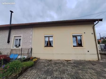 maison mitoyenne d’un cote 80m2 plein centre ville f4