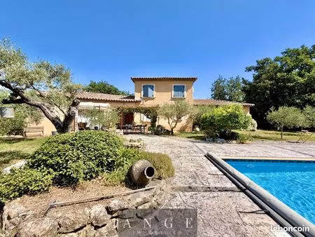 villa 5 pièces 168 m²