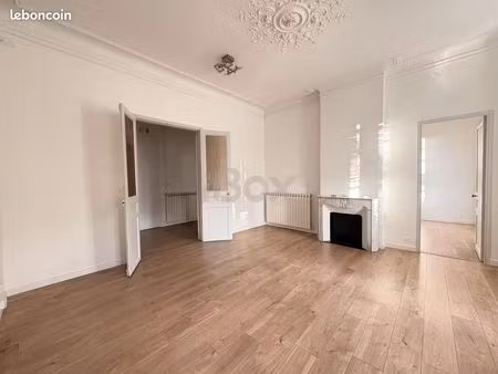 bureaux 147 m²