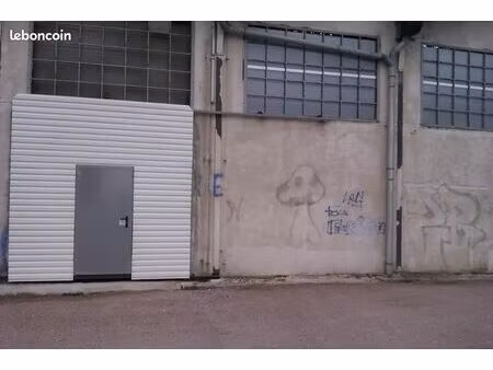 loue local depot 120m²