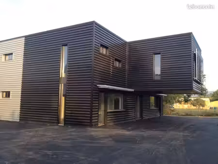 local commercial ou de bureaux 120m²