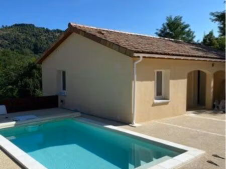 maison neuve de plein pied avec piscine /garage/climatisation /portail motorisé /cuisine é