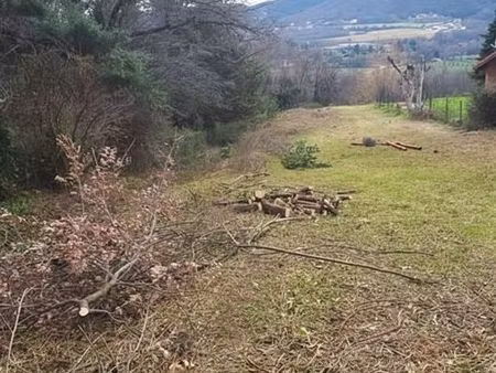 terrain constructible de 675 m² à charme-sur-rhone