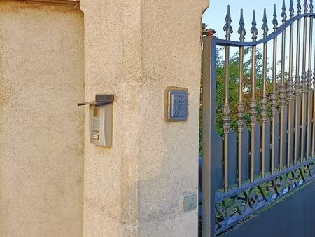 garage récent 32m² sur terrain 700m² cloturé  portail électrique