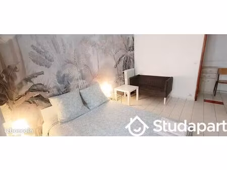 chambre 1 pièce 14 m²
