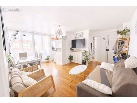 4 pièces 61 60 m² – 3 chambres – dernier étage – balcon – colombes