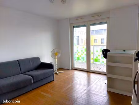 grand studio 30m2 avec balcon