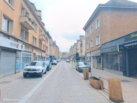 très beau local commercial de 45 m2 très bien situé