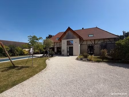 propriété 6 pièces 230 m²