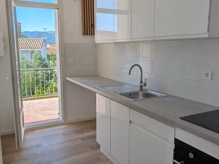 appartement lumineux de 48m2  terrasse 15m2- entierement rénové
