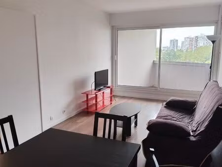 loue beau studio meublé de 33m2