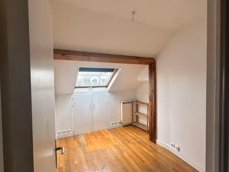 appartement 3 pièces – 2 chambres – charme sous les toits
