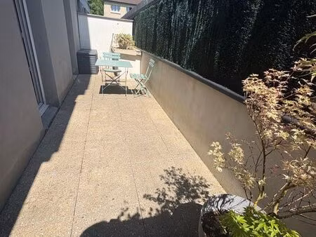 48 m² + terrasse 12 m² + parking boxable – 2 min rer