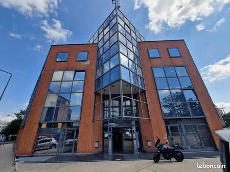 bureaux 307 m² avec place de parking – cergy saint-christophe (100 m gare rer & gare routi