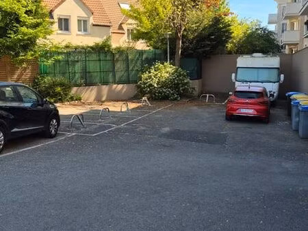 plusieurs places de parking à vendre – à 5 minutes à pied du rer – résidence sécurisée