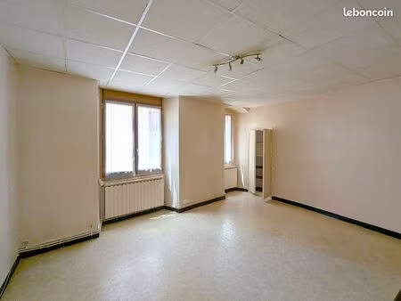 appartement t2 bis en centre-ville de millau