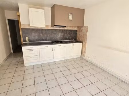 t2 avec jardin et terrasse  à 50m de la mer