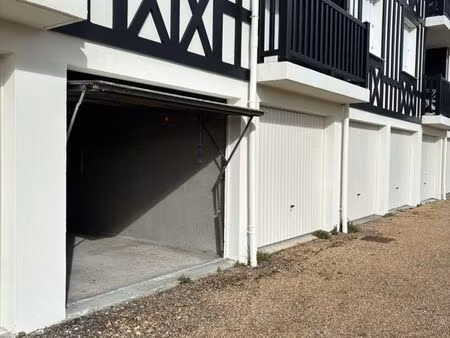 box fermé 17 m² – sécurisé – blonville-sur-mer
