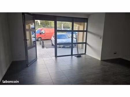 local commercial 77 m²