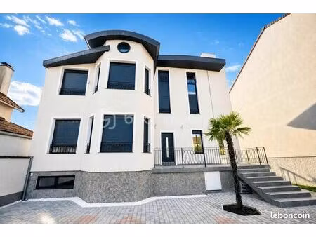 maison 10 pièces 210 m²