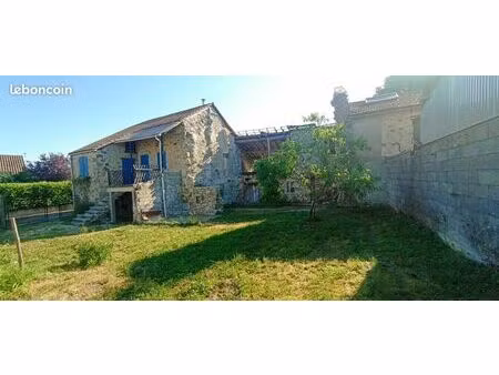 maison en pierre 75m2