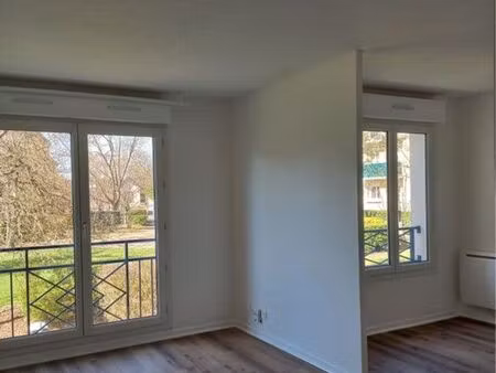 à louer studio 31m2 avec boxe