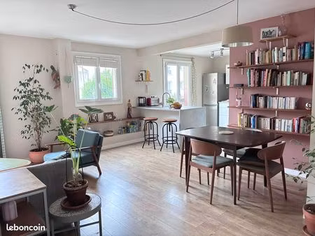 spacieux 3 pièces de 74 m² avec garage sécurisé et 2 caves – proche canal & métro