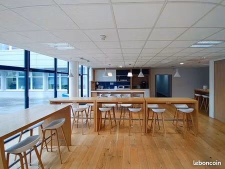 abonnements flexibles pour un espace de coworking à louer à massy  stop & work massy massy
