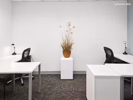 utilisation à la demande de bureaux privés chez regus orly orlytech paray-vieille-poste