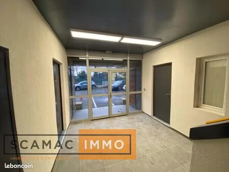 local 300 m²