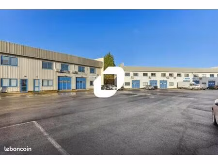 local d'activité 211 m²