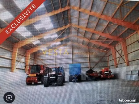 hangar 8 pièces 750 m²