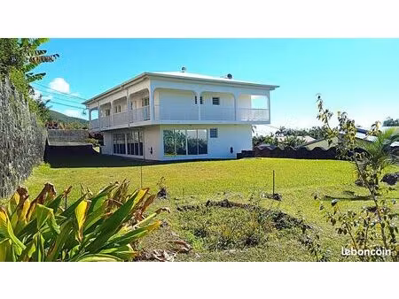 villa 4 pièces 120 m²